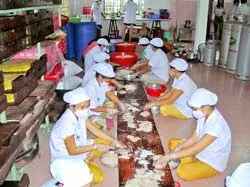 Mùa bánh Trung thu: Lại chuyện mất vệ sinh