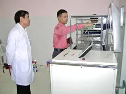 Việt Nam chế tạo thành công máy rửa dụng cụ y tế