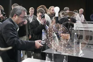 Thu hẹp khoảng cách giữa máy móc và con người