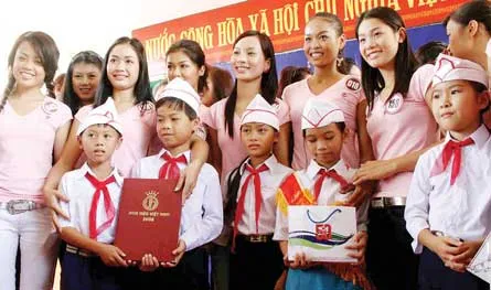 Ngày thứ 4 cuộc thi Hoa hậu VN 2008: Hoạt động vì người nghèo