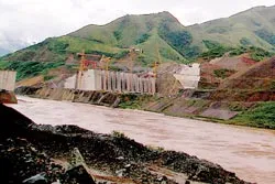 Trên công trình Thủy điện Sơn La: Vượt lên mưa lũ