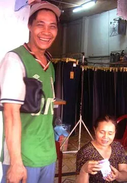 Những người nghèo bán “ước mơ tỷ phú”