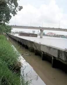 Cần Thơ: Bờ kè “đè” hàng ngàn hộ dân