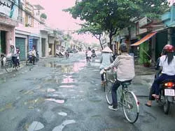 Tan nát đường Lê Hoàng Phái