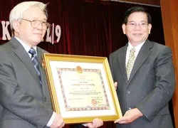 Chủ tịch nước Nguyễn Minh Triết dự lễ trao danh hiệu Anh hùng Lao động cho GS-TS Phạm Gia Khải