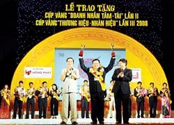 Trao tặng Cúp vàng Doanh nhân tâm - tài và Cúp vàng Thương hiệu - nhãn hiệu