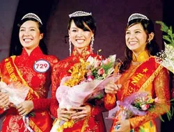 Chung kết trao giải cuộc thi “Người đẹp Hoa Anh Đào 2008”: Dương Thị Mộng Hoài đoạt giải nhất