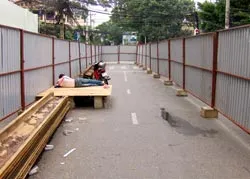 Rào đường để… ngủ! ảnh 2