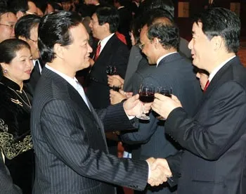 Thủ tướng Nguyễn Tấn Dũng chiêu đãi trọng thể đoàn ngoại giao