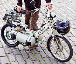 Xe máy và ô tô hoạt động bằng nhiên liệu… không khí