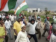 Ấn Độ: Nhà máy sản xuất xe hơi rẻ nhất thế giới ngưng hoạt động