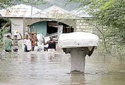 Bão nhiệt đới dồn dập đổ bộ quần đảo Caribbean và Mỹ