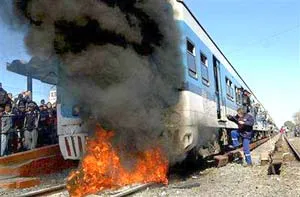Argentina: Hàng trăm hành khách xô xát với nhân viên nhà ga