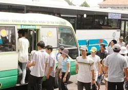 Nghịch lý hoạt động xe buýt tại TPHCM . Bài 1: Đường nhỏ, xe lớn