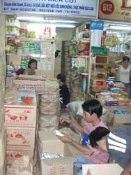 Thị trường sữa bột không rõ nguồn gốc: Loạn!