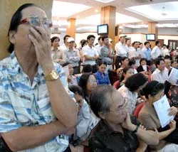 TTCK sáng nay “tuột”theo thị trường thế giới ảnh 2