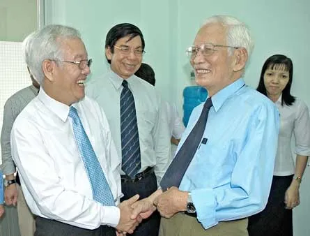 Mừng thọ GS-NGND Hoàng Như Mai tròn 90 tuổi : Người thầy của tôi