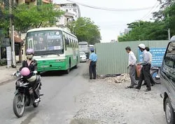 Tái lập mặt đường sau khi thi công không đúng hiện trạng ban đầu: Sẽ khởi tố đơn vị để xảy ra tai nạn chết người