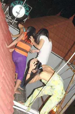 Rạng sáng nay phát hiện nhiều sai phạm tại nhà hàng karaoke