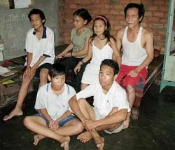 Những tia sáng nơi xóm tối ảnh 2