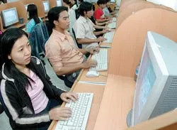 Công nghệ cao: Có đi lên được từ… gia công, lắp ráp?