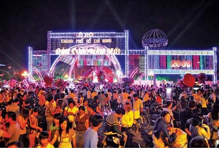 Người dân TPHCM chào đón năm mới 2009 tại Công viên 23-9.