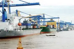 Phát huy sức mạnh tổng hợp, nỗ lực phấn đấu ngăn chặn suy giảm kinh tế, duy trì tăng trưởng và bảo đảm an sinh xã hội ảnh 2