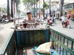 Cấm xe ba gác, tôi không biết làm gì! ảnh 2