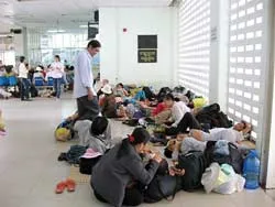 Khổ vì bệnh viện quá tải