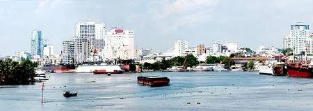 Sức sống đô thị của thành phố Hồ Chí Minh nhìn từ cầu Thủ Thiêm. Ảnh: THÁI BẰNG