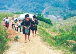 Ý Lình Hồ vẫn... xa