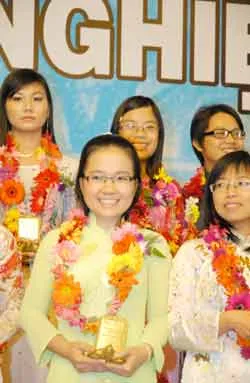 TPHCM: Tôn vinh 34 thủ khoa tốt nghiệp đại học 2008 ảnh 2