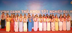 TPHCM: Tôn vinh 34 thủ khoa tốt nghiệp đại học 2008