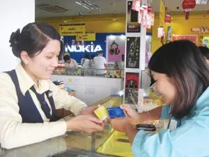 Chủ thẻ tiết kiệm được một khoản tiền lớn ảnh 1