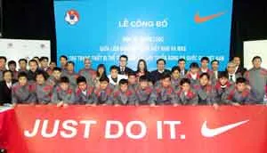 VFF ký hợp đồng hợp tác chiến lược với Nike: Đưa cầu thủ việt nam tu nghiệp tại Manchester United