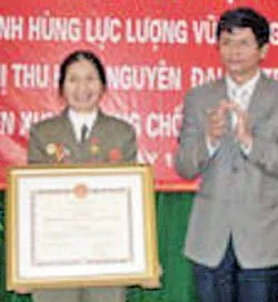 Trao tặng danh hiệu Anh hùng cho nữ đại đội trưởng mở đường Trường Sơn