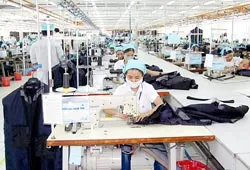 Chiếm lĩnh thị trường trong nước, cách nào?