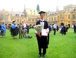 Thạc sĩ Luật học Hồ Sĩ Linh bước lên đỉnh vinh quang từ làng SOS