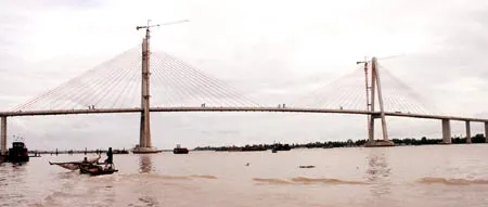 Cầu Rạch Miễu nối hai bờ sông Tiền.