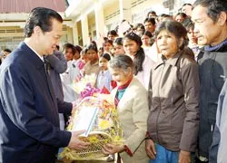 Tổng Bí thư Nông Đức Mạnh, Thủ tướng Nguyễn Tấn Dũng thăm  và chúc tết các tỉnh miền Trung, Tây nguyên