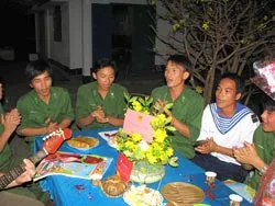 Đưa xuân về đảo xa