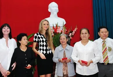Hoa hậu Thế giới 2008 - Ksenia Sukhinova hoạt động từ thiện tại TPHCM