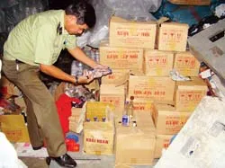TPHCM: Phát hiện “động”sản xuất rượu giả khổng lồ