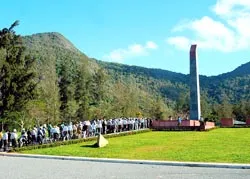 “Tiết liệt một đời, khí thiêng muôn thuở”