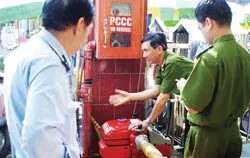 Các chợ, trung tâm thương mại: Nhiều sơ hở với “bà hỏa”