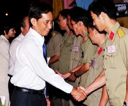 UBNDTPHCM thăm, chúc Tết hai đơn vị phục vụ đêm giao thừa