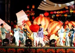 Cả nước hân hoan đón mừng năm mới Kỷ Sửu ảnh 12