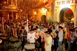 Cả nước hân hoan đón mừng năm mới Kỷ Sửu ảnh 11