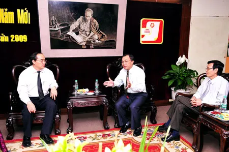 Phó Thủ tướng Nguyễn Thiện Nhân thăm, chúc Tết báo SGGP