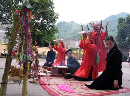 Cúng cầu mưa của người Tày (Cao Bằng). Ảnh: Minh Điền